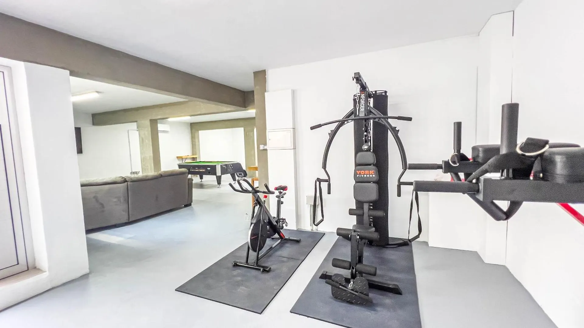 Geo Panoramic Villa +Pool +Game Room +Gym Protaras