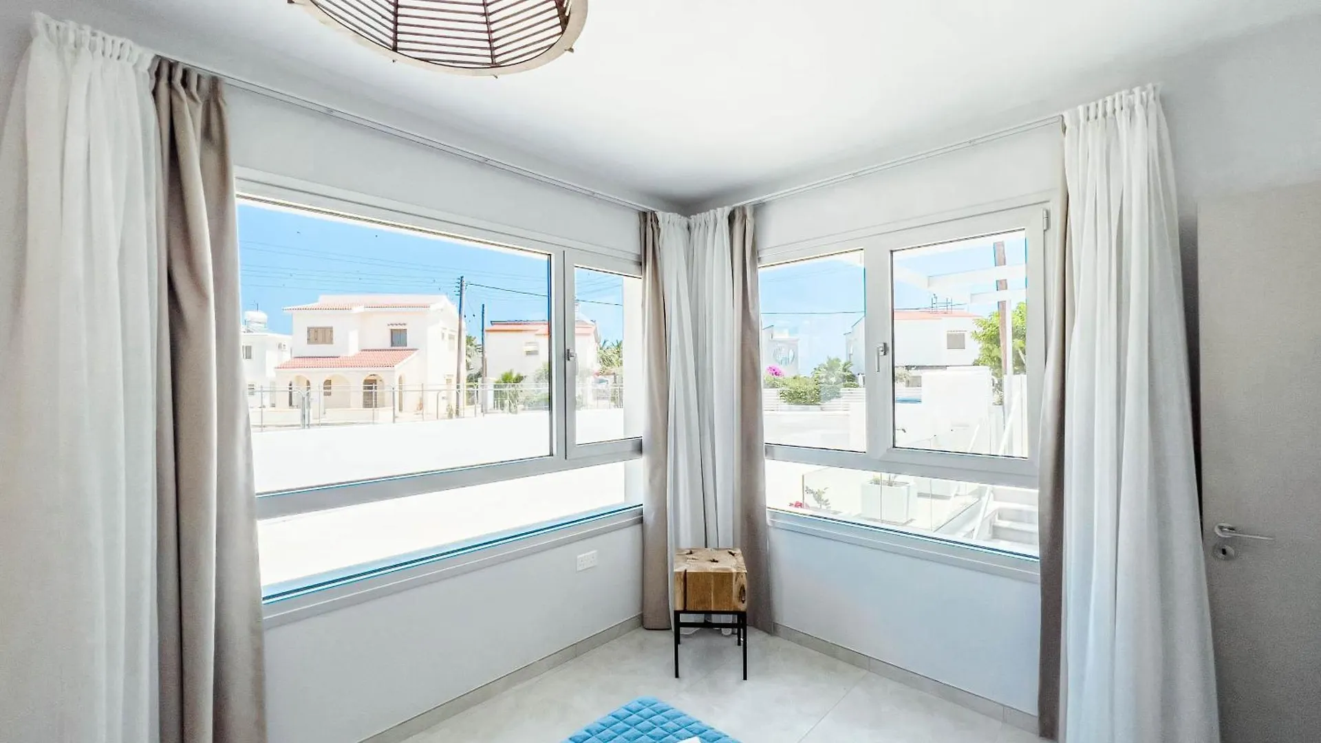 Geo Panoramic Villa +Pool +Game Room +Gym Protaras Cipro