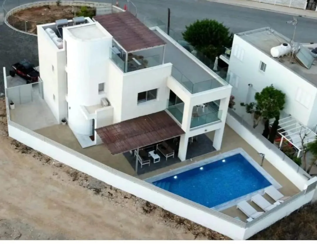 Geo Panoramic Villa +Pool +Game Room +Gym Protaras